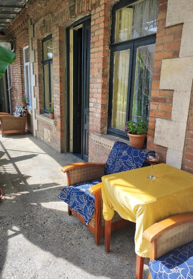 Friendly Guest House クタイシ エクステリア 写真